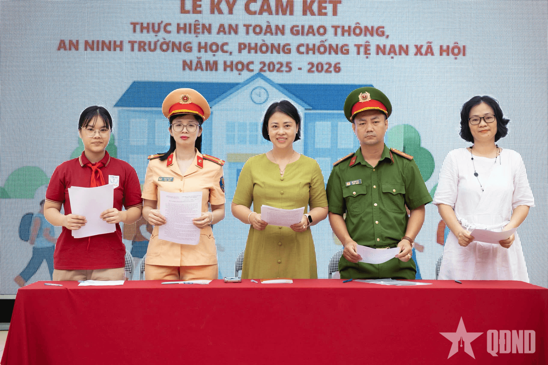 Hà Nội: Phổ biến kiến thức, kỹ năng an toàn giao thông đến hơn 11.000 học sinh, giáo viên