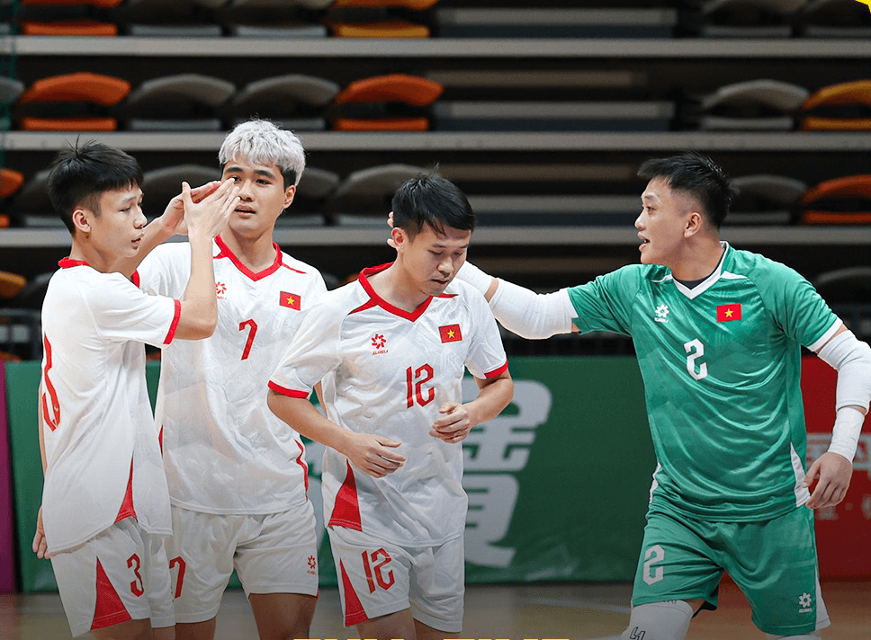 Futsal Việt Nam đại thắng tuyển Trung Quốc tại vòng loại châu Á