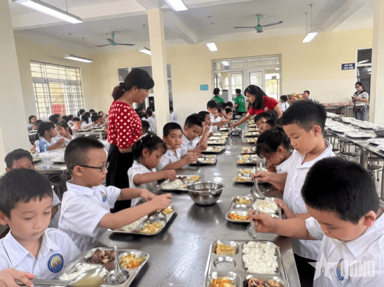 Đảm bảo chất lượng bữa ăn bán trú cho học sinh