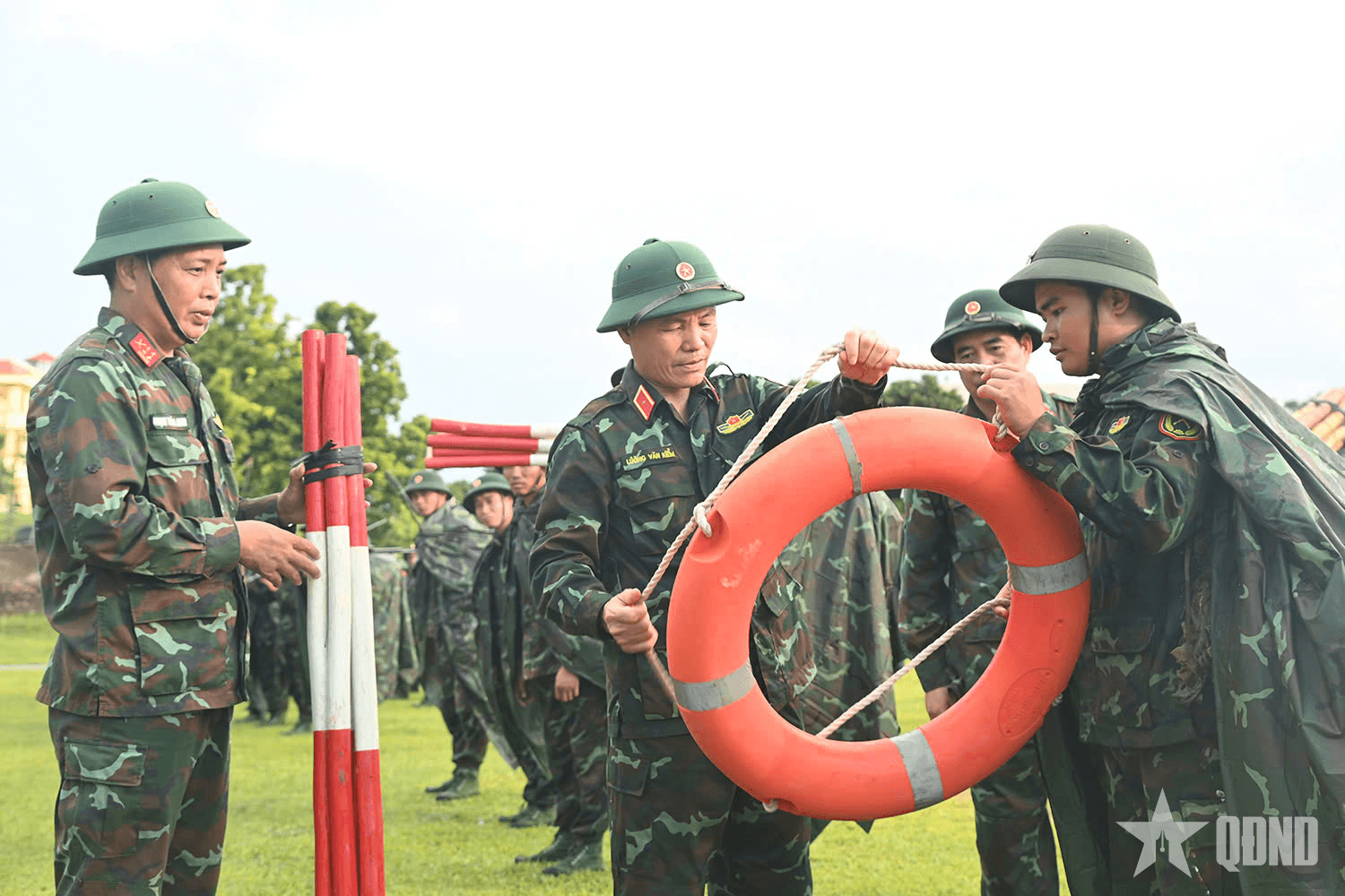 Tư lệnh Quân khu 3 kiểm tra công tác phòng, chống bão số 9 tại Lữ đoàn 242