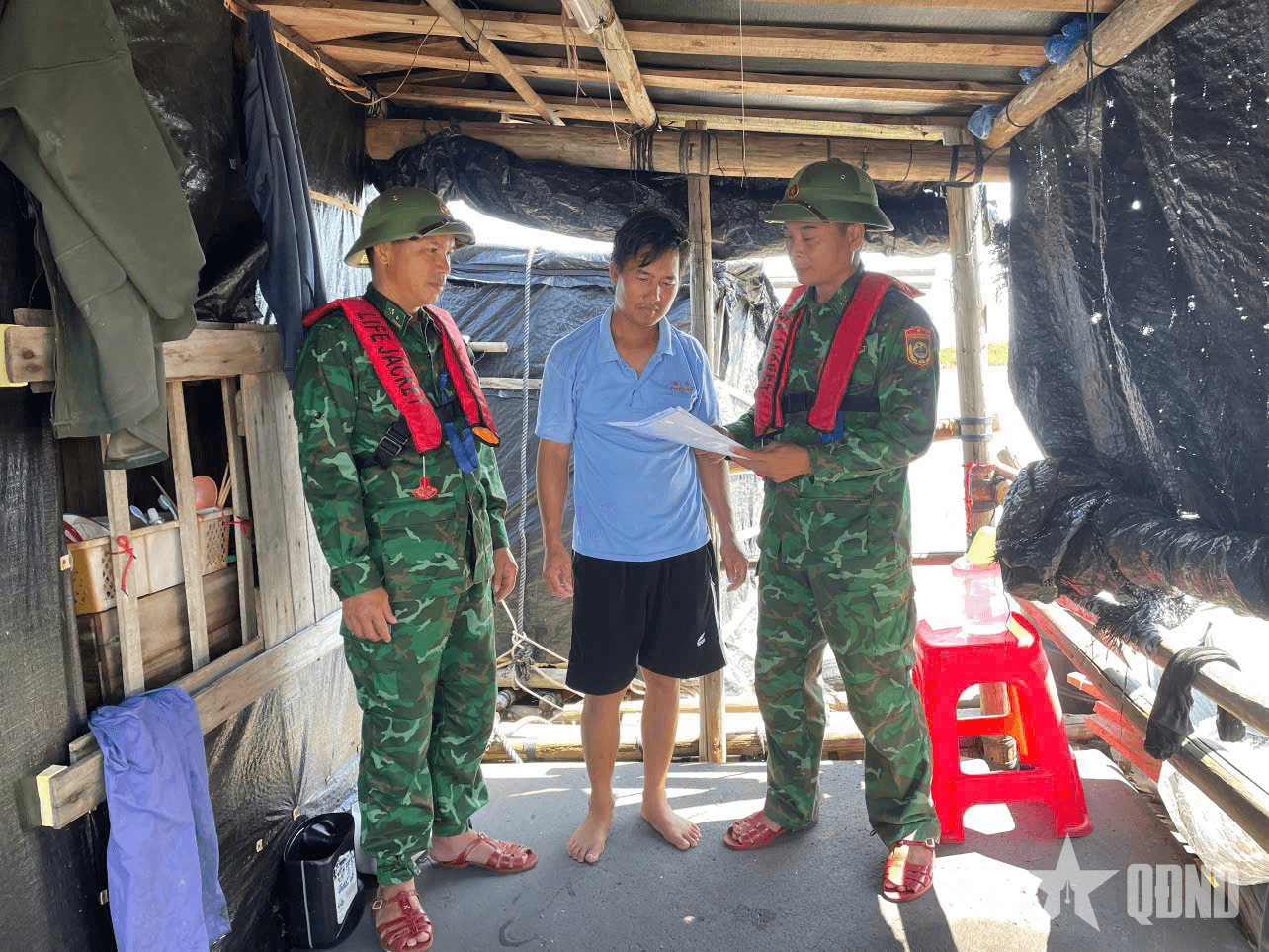 Bộ đội Biên phòng Quảng Ninh khẩn trương sơ tán dân, ứng phó bão số 9