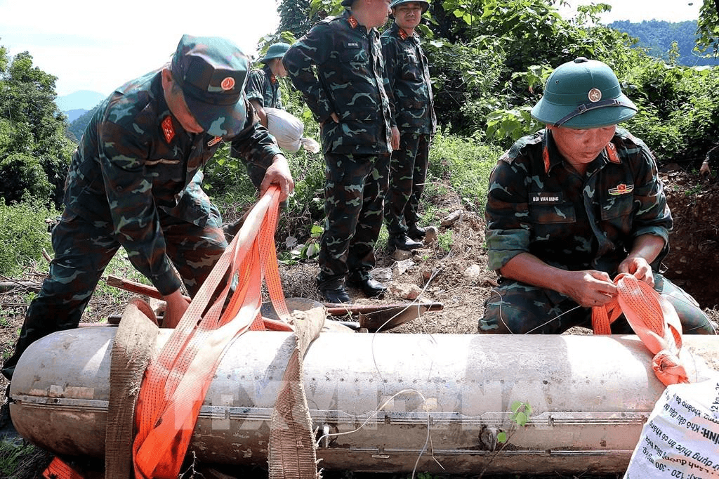 Phú Thọ: Hủy nổ thành công quả bom chùm CBU-87 được phát hiện tại sông Đà