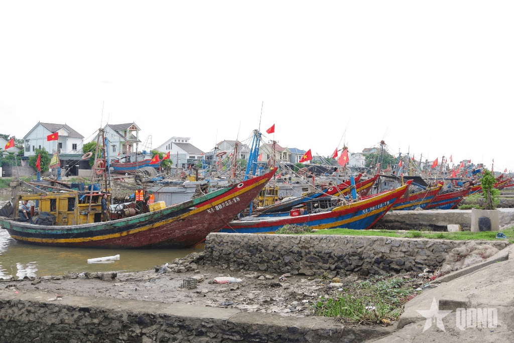 Nghệ An cấm tàu thuyền ra khơi để phòng chống bão số 9