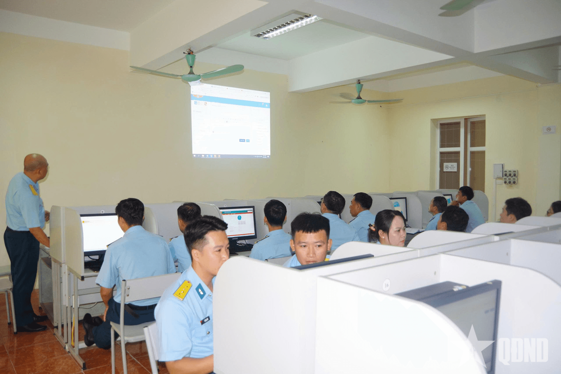 Học viện Phòng không - Không quân tập huấn các tổ tư vấn kỹ năng số