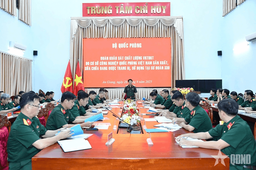 Đoàn khảo sát của Tổng cục Công nghiệp Quốc phòng làm việc tại Sư đoàn 330