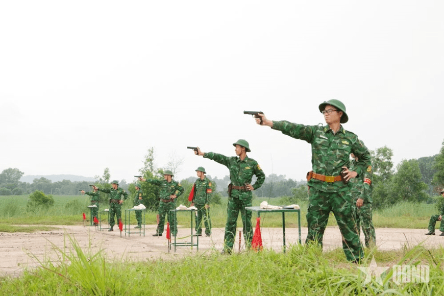 Bộ đội Biên phòng TP Hồ Chí Minh kiểm tra bắn đạn thật