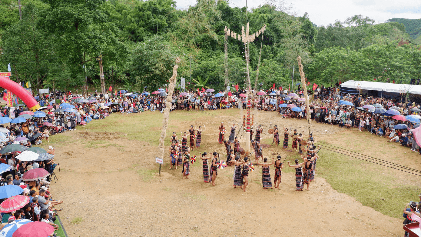 Kết tình anh em vì nghĩa lớn