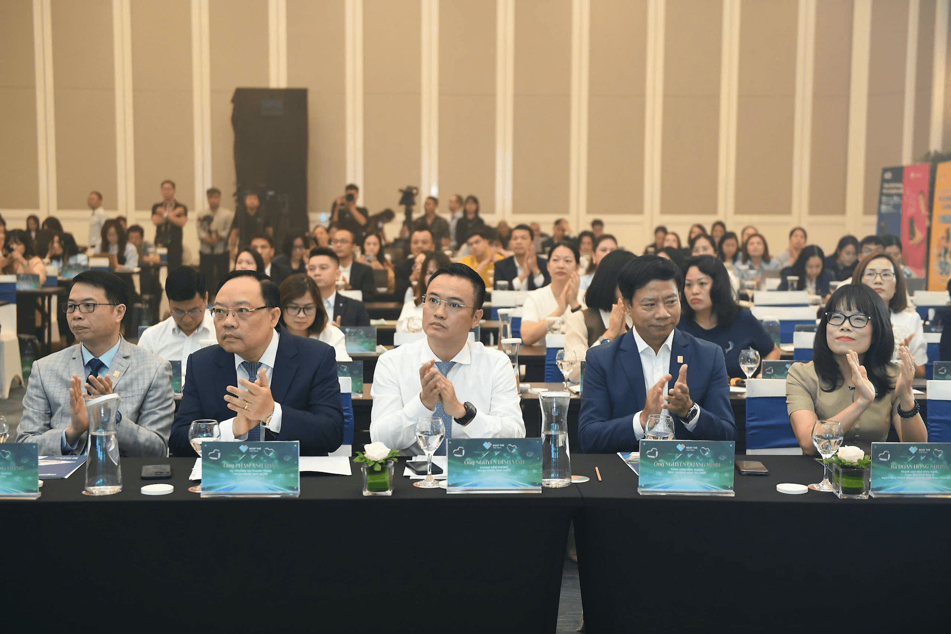 Ngày thẻ Việt Nam năm 2025: "Một chạm - Vạn niềm tin".