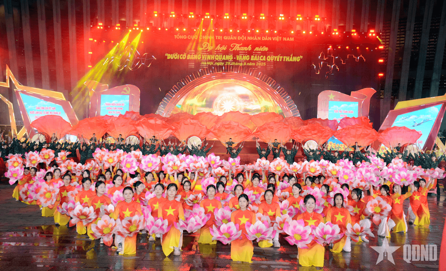 Thượng tướng Lê Quang Minh chủ trì tổng duyệt chương trình Dạ hội “Dưới cờ Đảng vinh quang - Vang bài ca Quyết thắng”