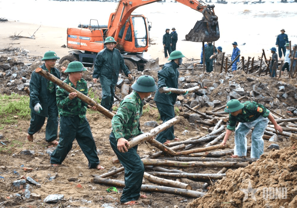 Hà Tĩnh ra công điện khẩn tập trung ứng phó bão số 10 và mưa lũ, sạt lở đất, lũ ống, lũ quét