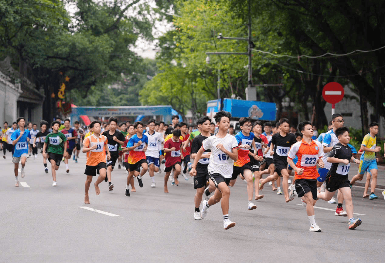 Hơn 3.000 vận động viên thi chung kết giải chạy Báo Hànộimới - Vì hòa bình