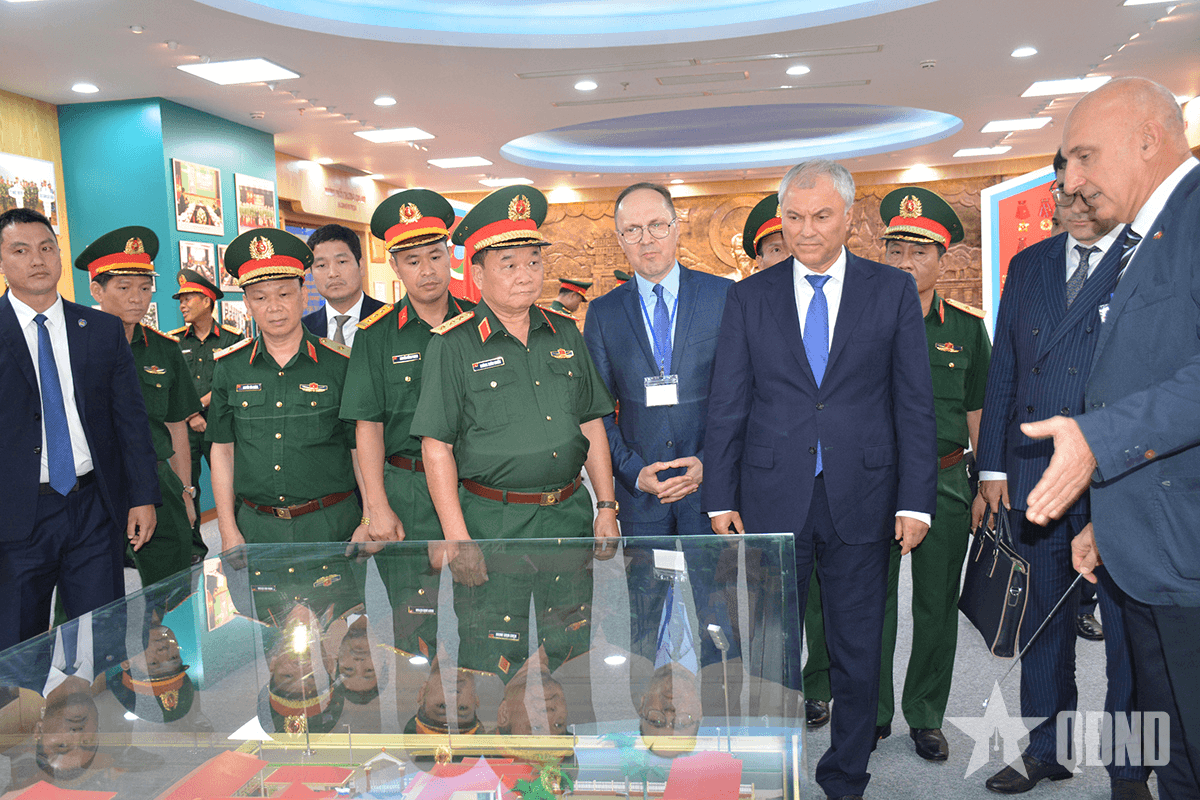 Chủ tịch Duma Quốc gia Quốc hội Liên bang Nga thăm Trung tâm Nhiệt đới Việt - Nga