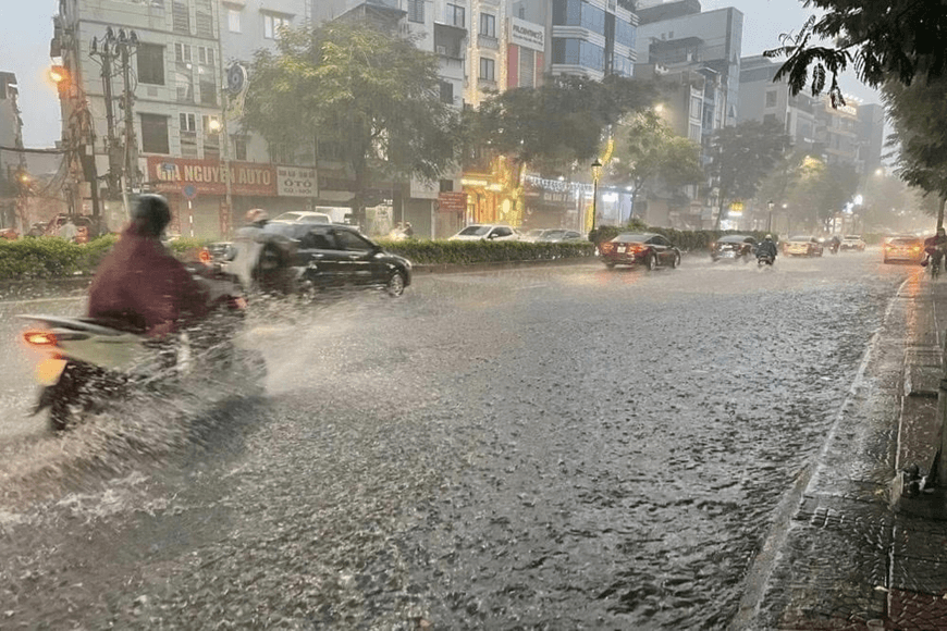 Cảnh báo dông, lốc, sét, mưa đá khu vực nội thành Hà Nội