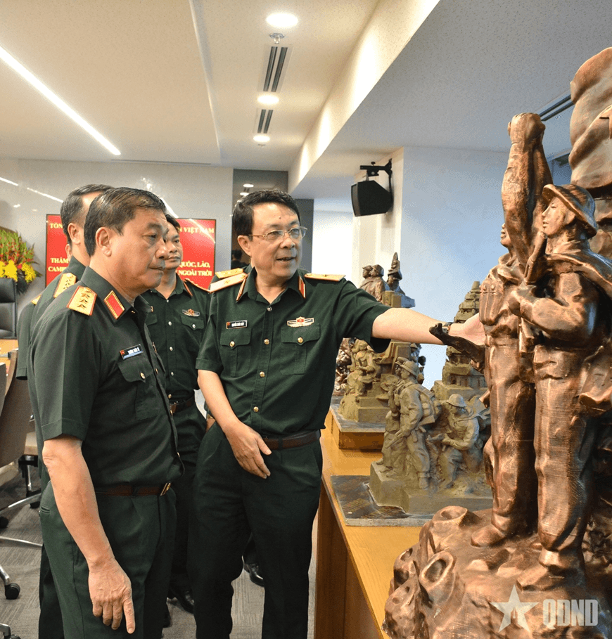 Hội nghị thẩm định lần hai cụm tượng chiến sĩ quốc tế tại Bảo tàng Lịch sử Quân sự Việt Nam