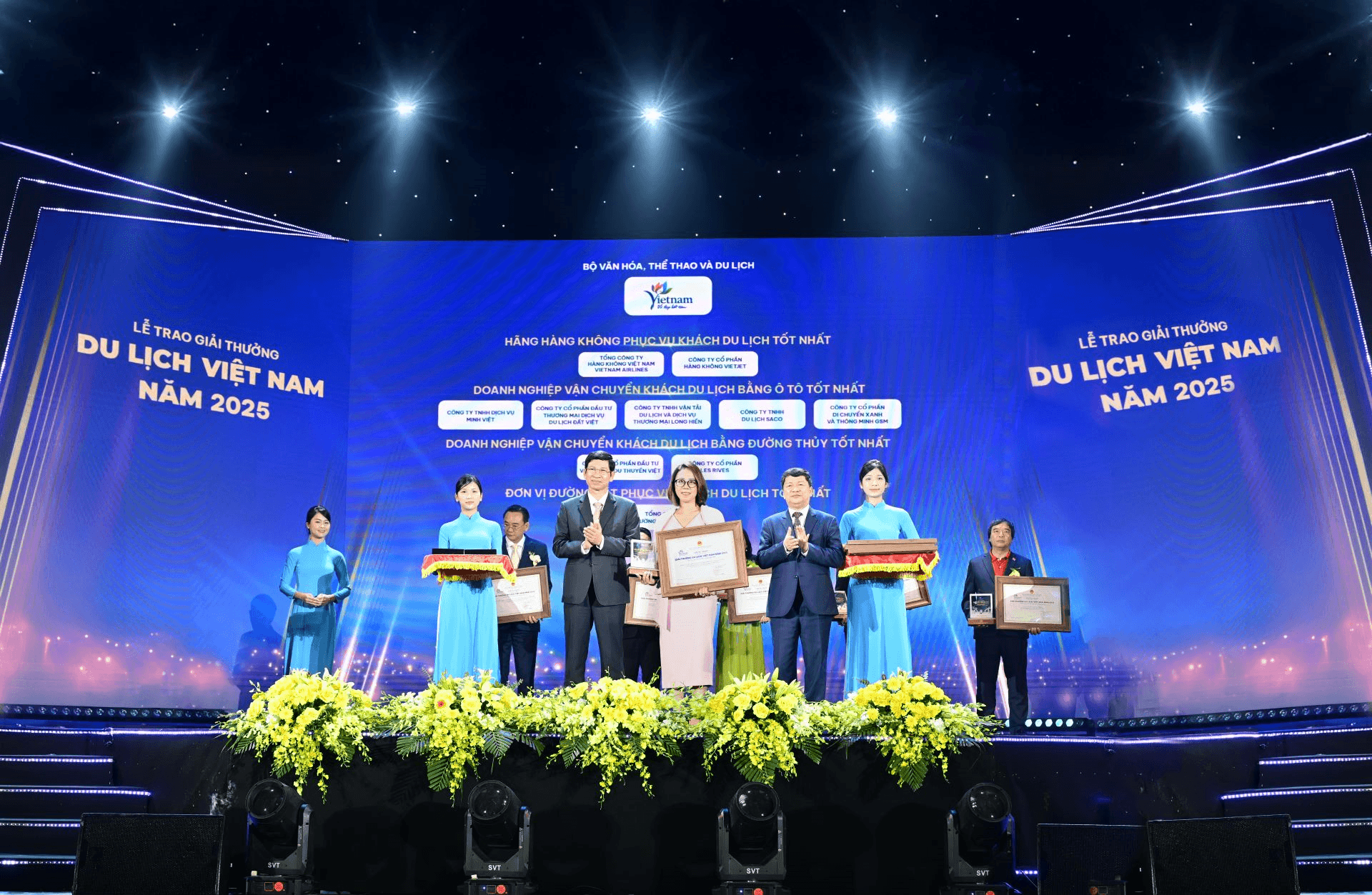 Xanh SM là “Doanh nghiệp kinh doanh vận chuyển khách du lịch bằng ô tô tốt nhất”