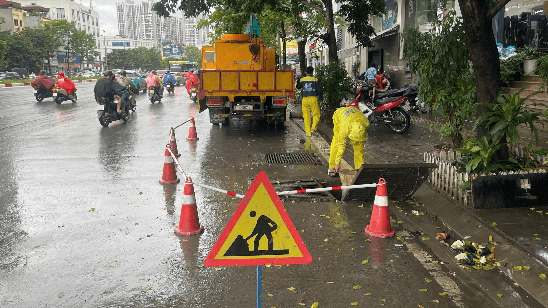 Công ty Thoát nước Hà Nội: Thành phố chưa có điểm ngập nặng do mưa bão
