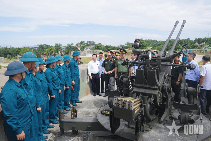 Xây dựng khu vực phòng thủ vững chắc gắn với củng cố chính quyền địa phương hai cấp