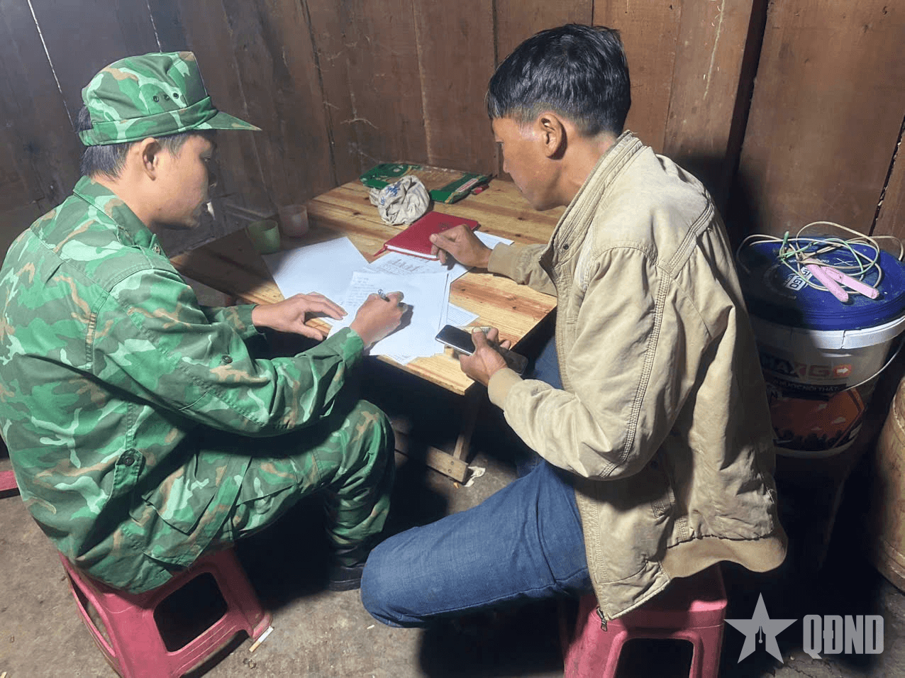 Lai Châu: Nhân dân khu vực biên giới tích cực giao nộp súng tự chế