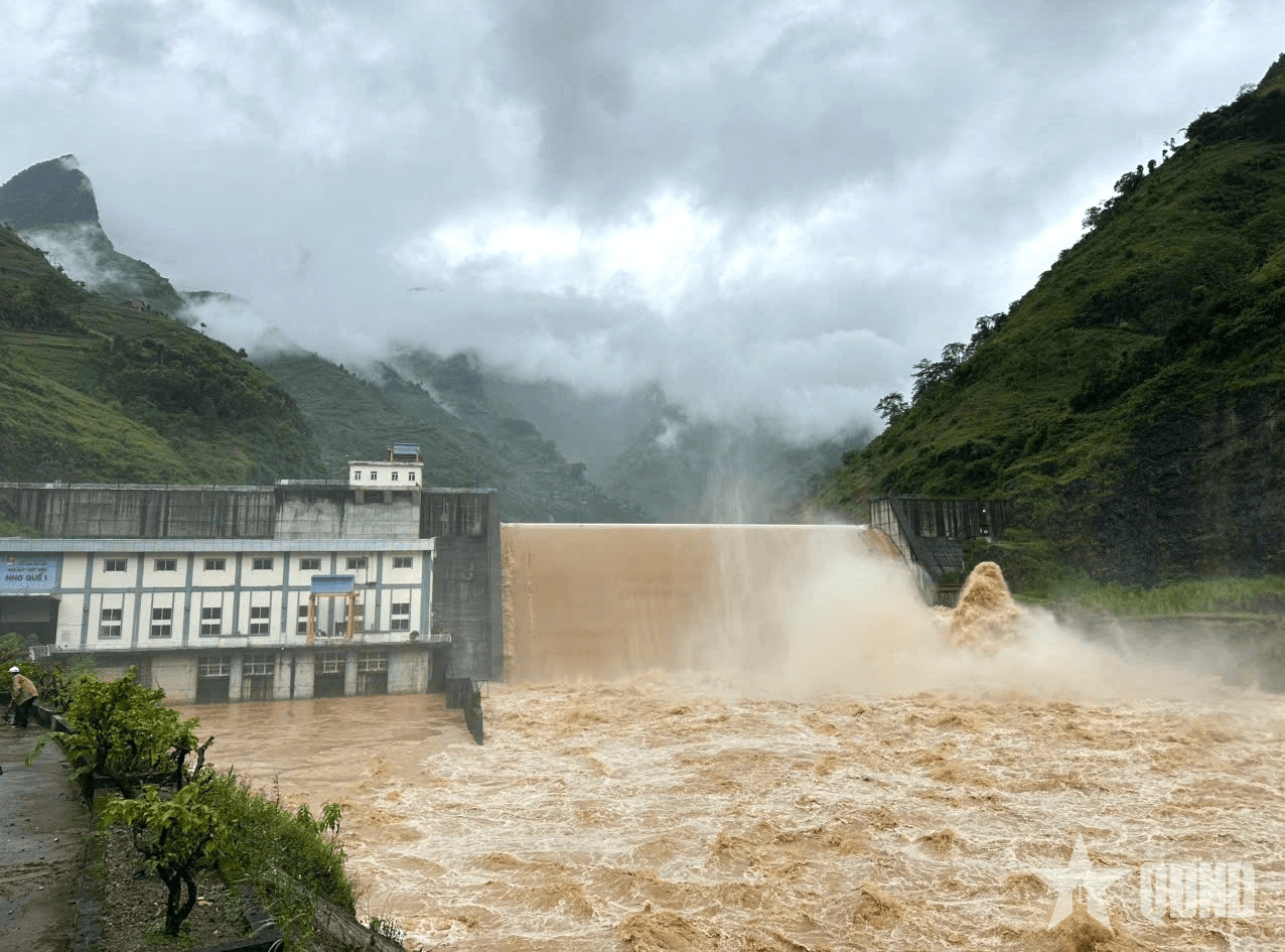 Tuyên Quang: Tạm ngừng vận chuyển du khách trên lòng hồ Thủy điện Nho Quế 1