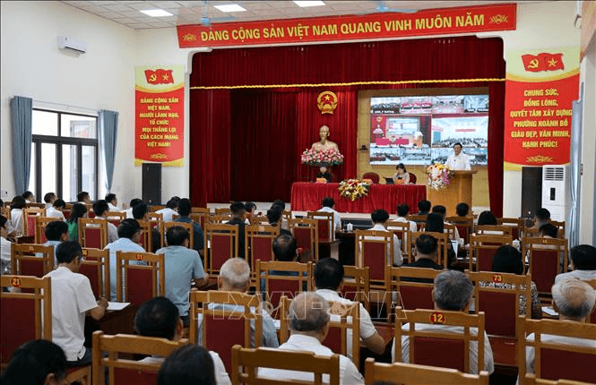 Ủy viên Bộ Chính trị Nguyễn Xuân Thắng tiếp xúc cử tri Quảng Ninh trước Kỳ họp thứ 10