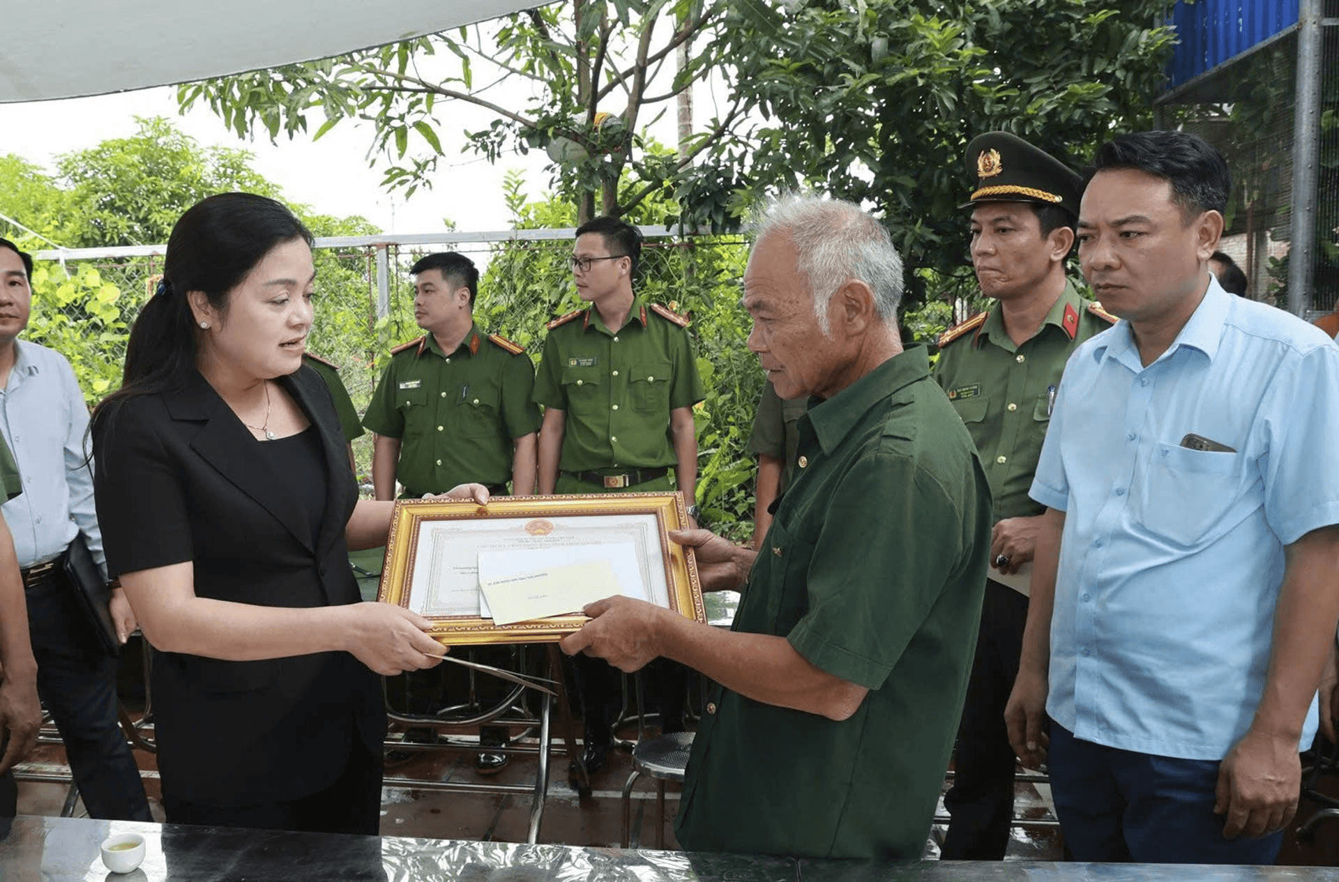 Truy tặng bằng khen đối với người tử vong khi cứu 3 cháu nhỏ bị nước cuốn