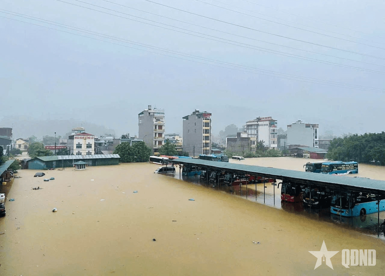 Tuyên Quang: Nhiều điểm bị nước lũ cô lập; huy động hơn 4.000 cán bộ, chiến sĩ hỗ trợ nhân dân