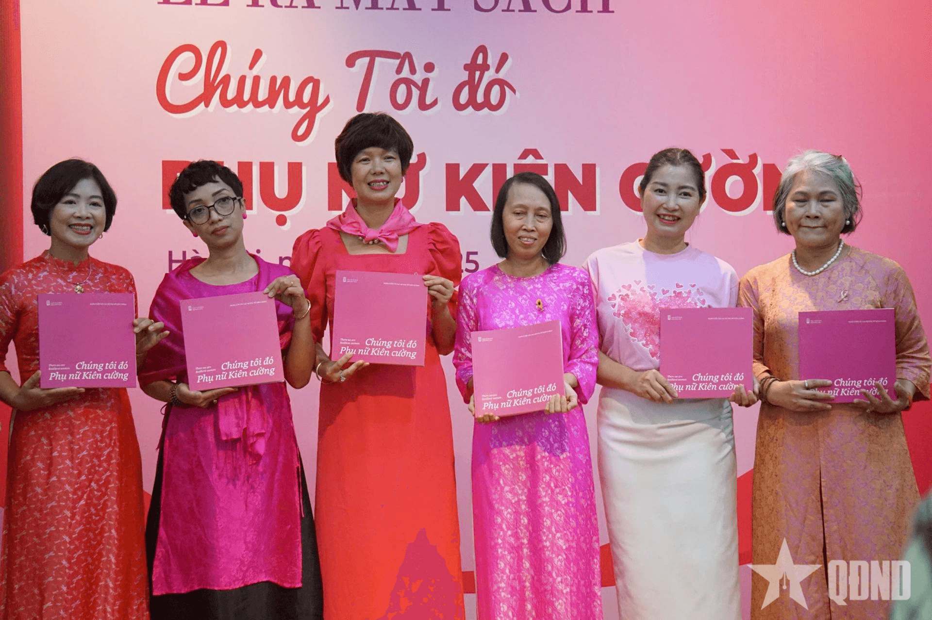 Ra mắt sách ảnh “Chúng tôi đó - Phụ nữ kiên cường”
