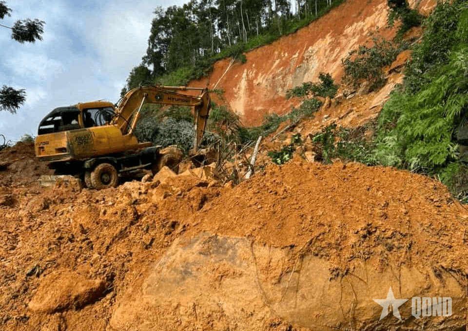Nghệ An: Nhiều tuyến đường trọng điểm bị sạt lở nghiêm trọng