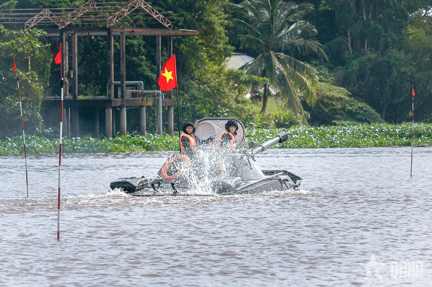Lữ đoàn Tăng thiết giáp 416 (Quân khu 9) rèn bản lĩnh - vững thao tác