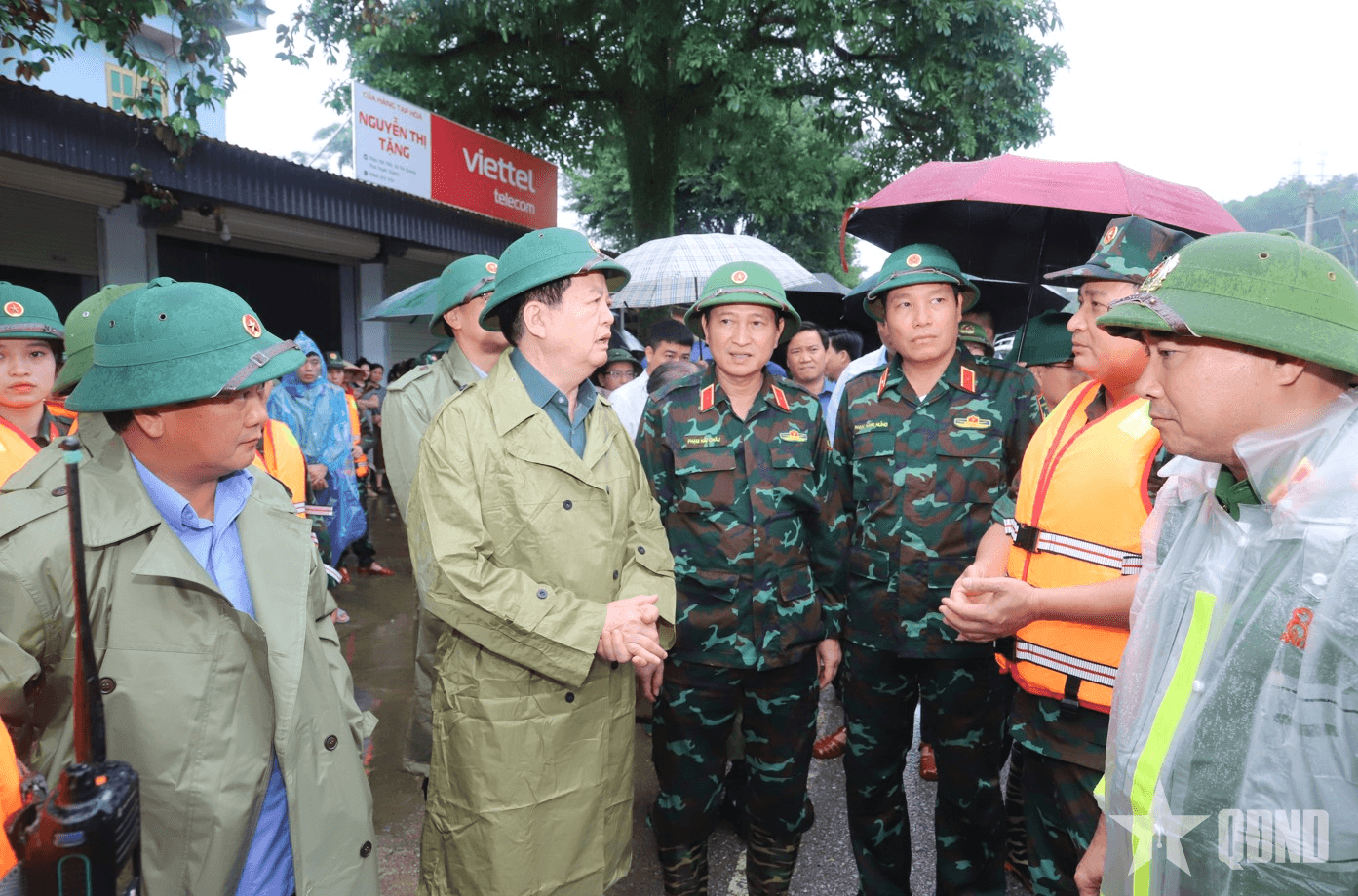 Phó thủ tướng Mai Văn Chính kiểm tra công tác khắc phục hậu quả thiên tai tại xã Tân Quang (Tuyên Quang)