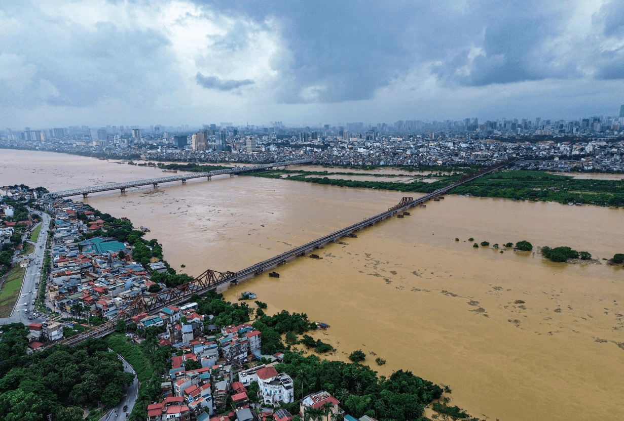 Hà Nội cảnh báo lũ trên các sông vượt báo động 1, nhiều sông trên báo động 3