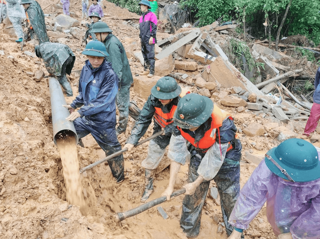 Tuyên Quang: Bộ đội "căng mình" hỗ trợ địa phương khắc phục hậu quả bão lũ