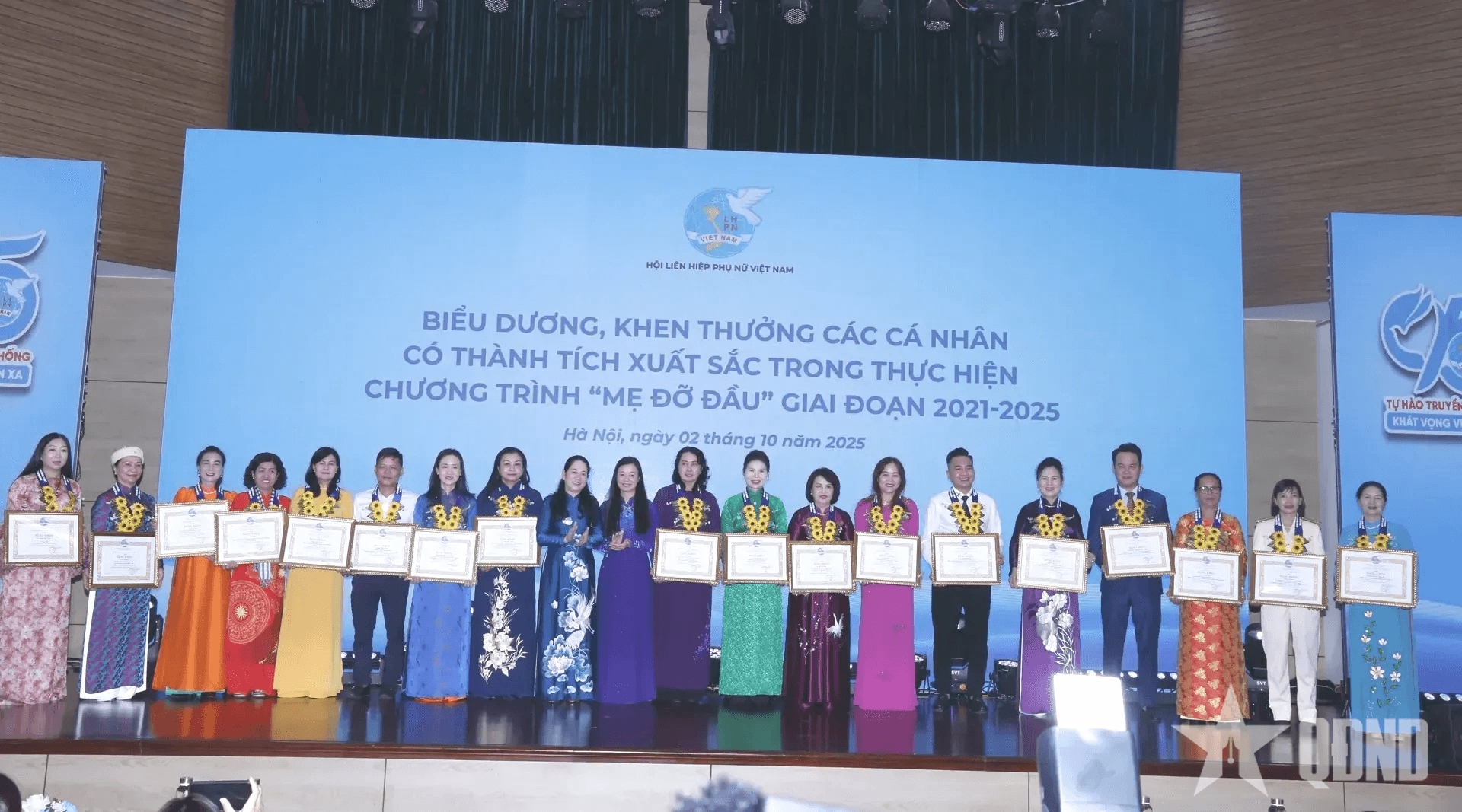 Tôn vinh 35 điển hình xuất sắc trong Chương trình “Mẹ đỡ đầu”