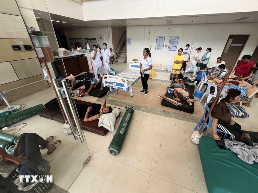 Động đất tại Philippines, Indonesia: Hàng chục người mắc kẹt dưới tòa nhà sập đổ