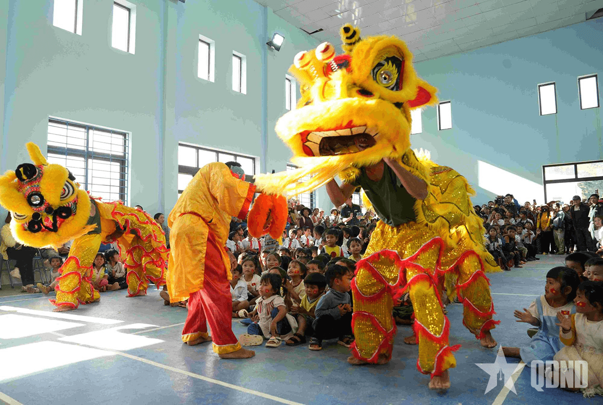 Biên cương Đà Nẵng rộn ràng “Đêm hội trăng rằm” 2025