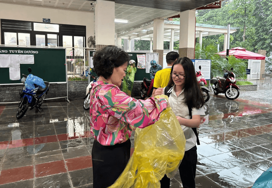 Sở Giáo dục và Đào tạo Hà Nội yêu cầu các trường học chủ động ứng phó với bão số 11