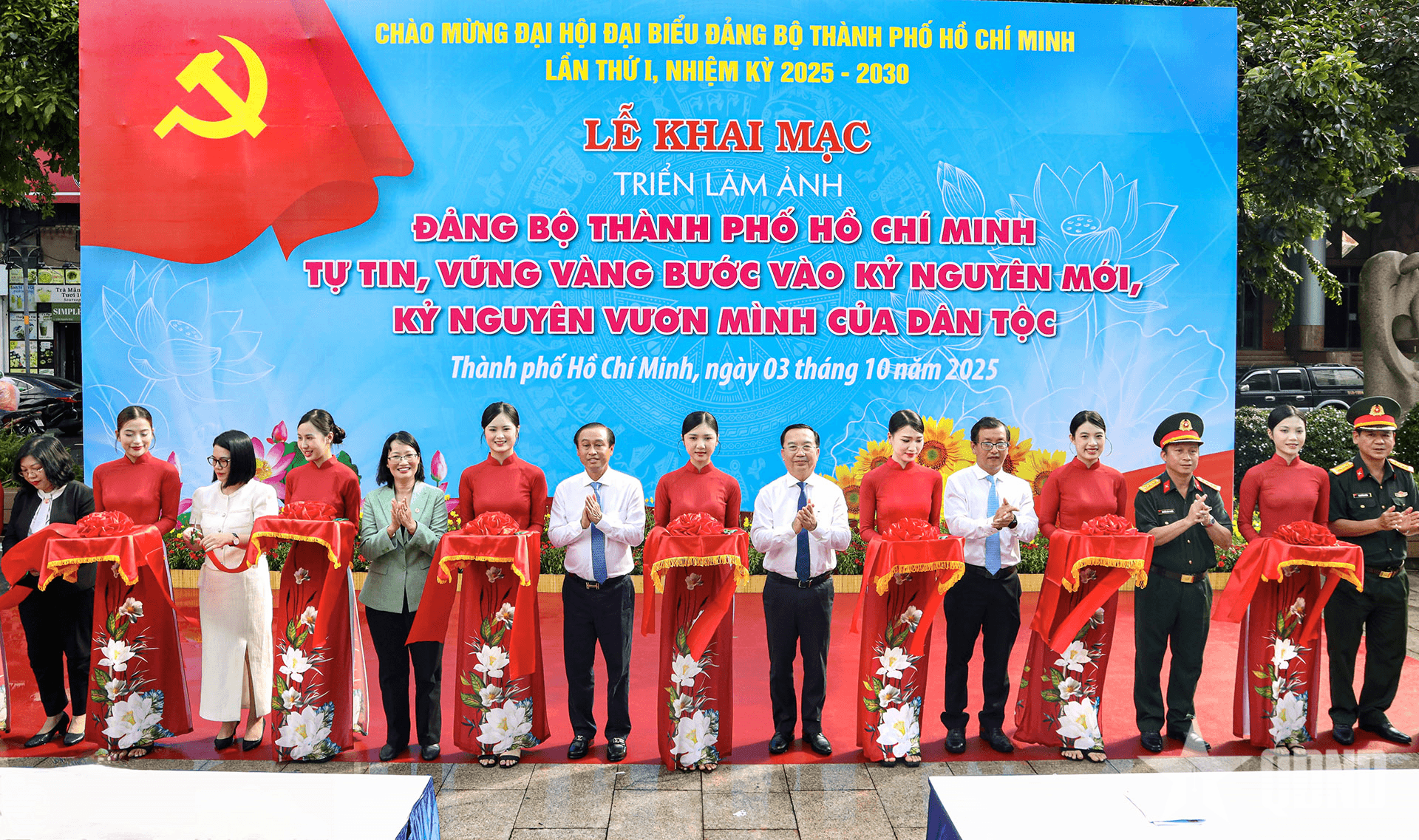 TP Hồ Chí Minh khai mạc triển lãm ảnh chào mừng Đại hội Đại biểu Đảng bộ Thành phố lần thứ I
