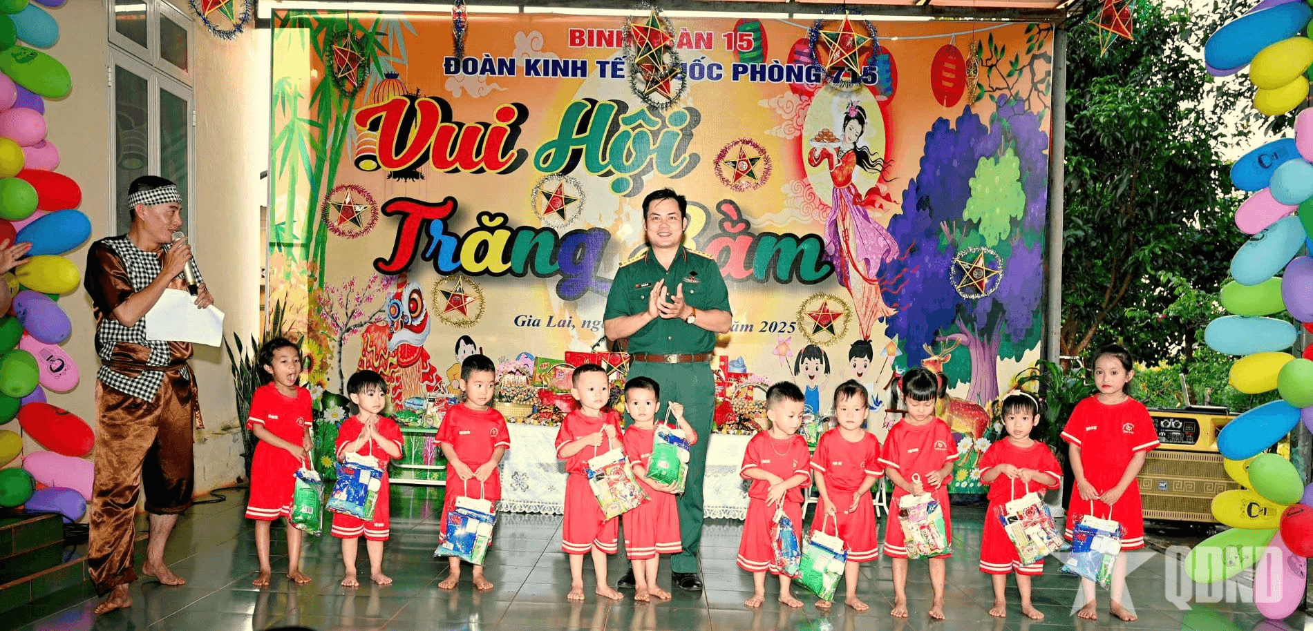 Đoàn Kinh tế-Quốc phòng 715, Binh đoàn 15 tổ chức chương trình “Vui hội Trăng rằm” cho thiếu nhi vùng biên