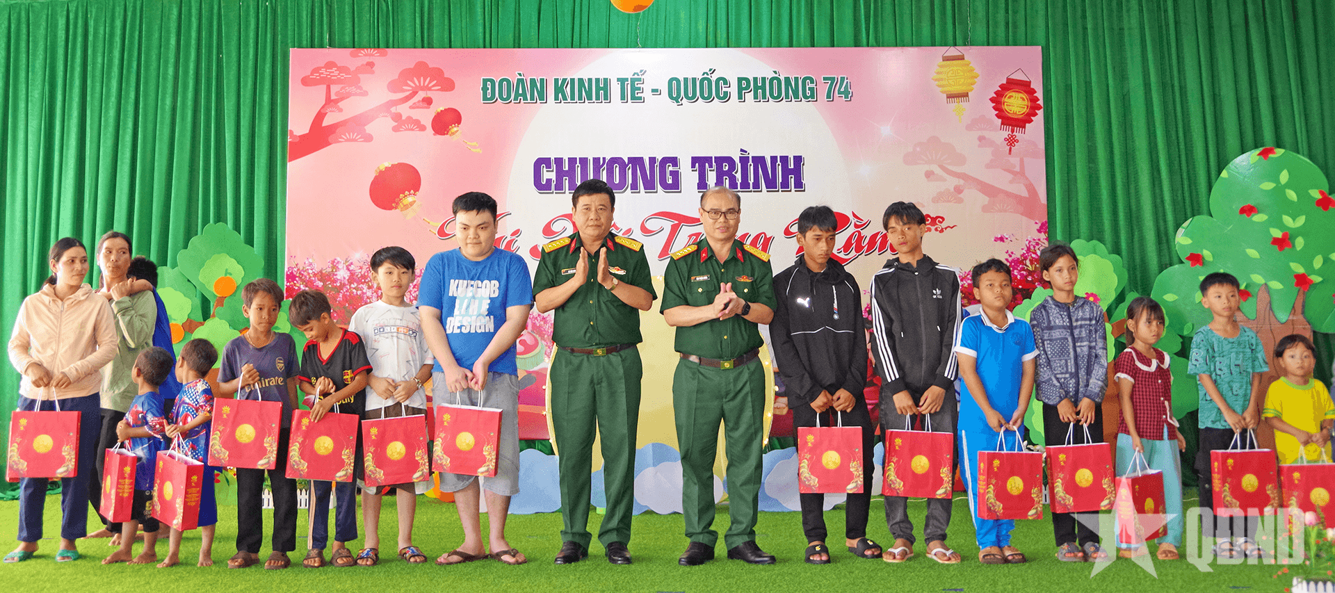Đoàn Kinh tế - Quốc phòng 74 (Binh đoàn 15): Trao hơn 4.000 suất quà Trung thu tặng các cháu thiếu nhi