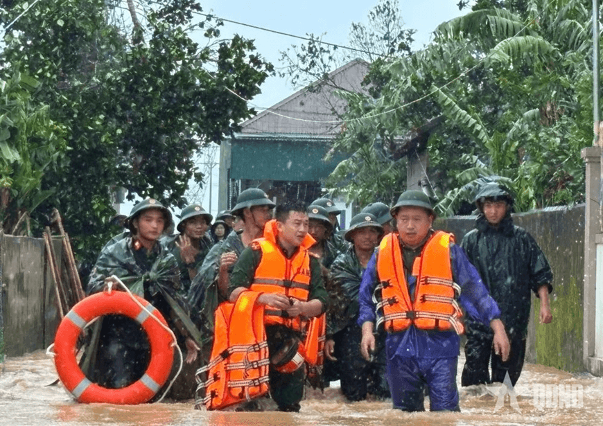 Ứng phó bão số 11: Quân đội sẵn sàng cử lực lượng và flycam hỗ trợ địa phương khảo sát khu vực xung yếu