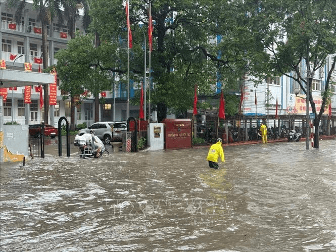 Ứng phó bão số 11: Hà Nội sẵn sàng các phương án sơ tán dân tại các khu vực sạt lở nguy hiểm