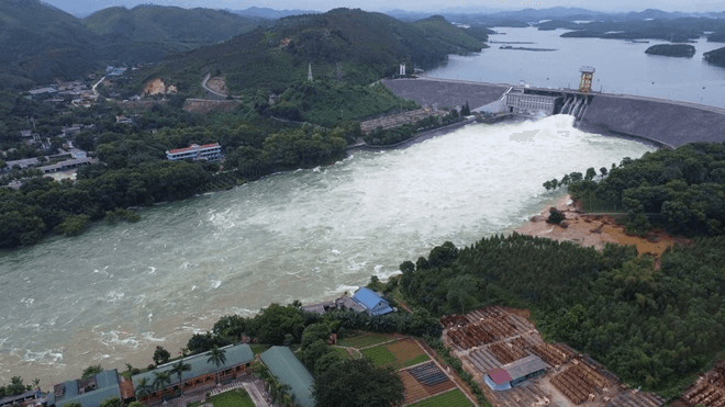 Đưa mực nước thượng lưu hồ thủy điện Thác Bà về dưới cao trình 57m trước 17 giờ ngày 5-10