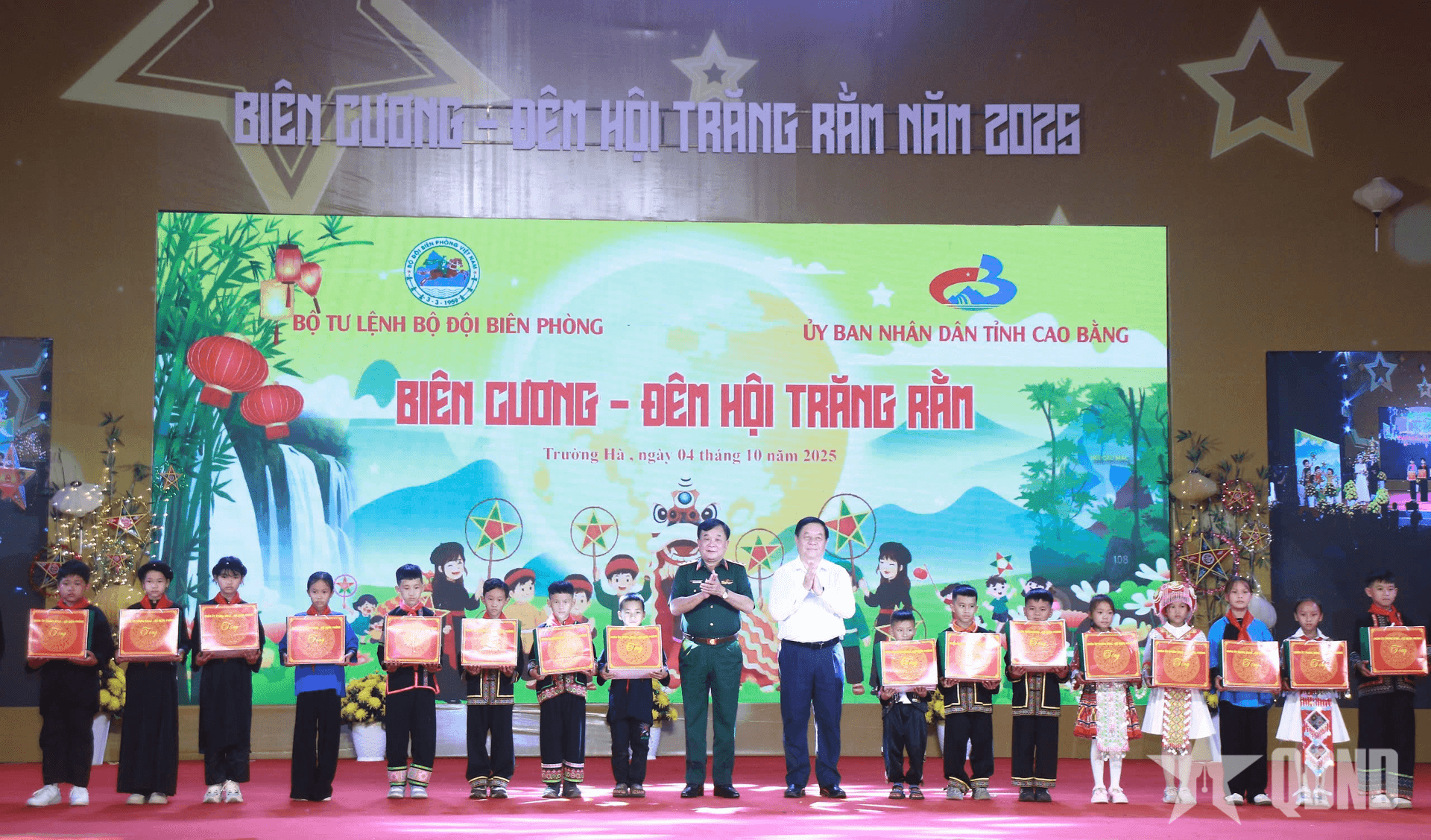 Đồng chí Nguyễn Trọng Nghĩa dự chương trình “Biên cương - Đêm hội trăng rằm” tại Cao Bằng