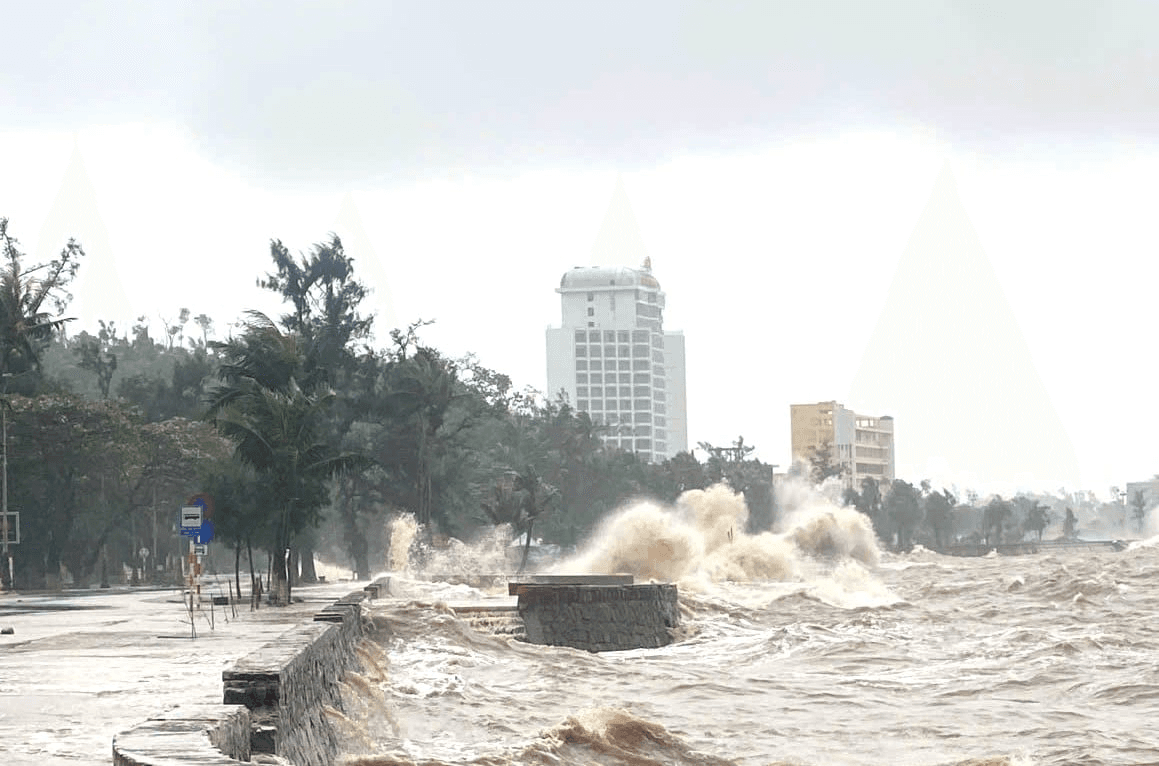 Bão số 11 giật cấp 16, hướng vào Quảng Ninh, Hải Phòng