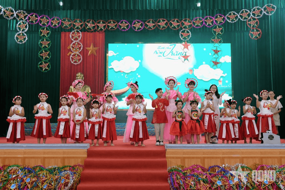 Đêm Trung thu “Bố ở đảo xa - Con ở nhà có bạn”