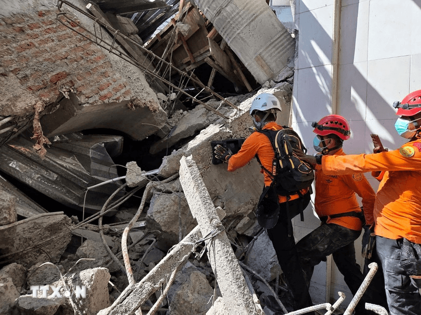 Vụ sập trường học ở Indonesia: Số học sinh thiệt mạng tăng lên 37