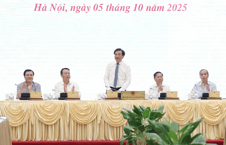 Họp báo Chính phủ: Tập trung "3 đẩy mạnh", phấn đấu tăng trưởng trên 8%
