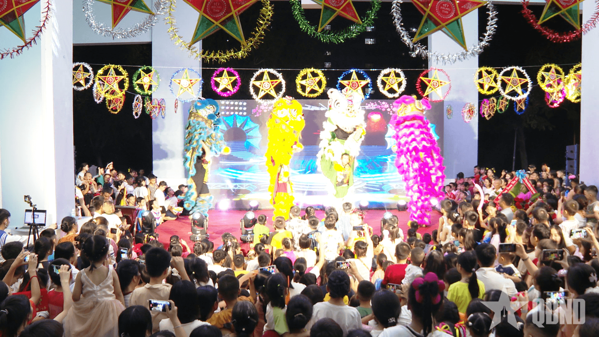 Tết Trung thu “Vầng trăng cho em” tại Vùng 4 Hải quân
