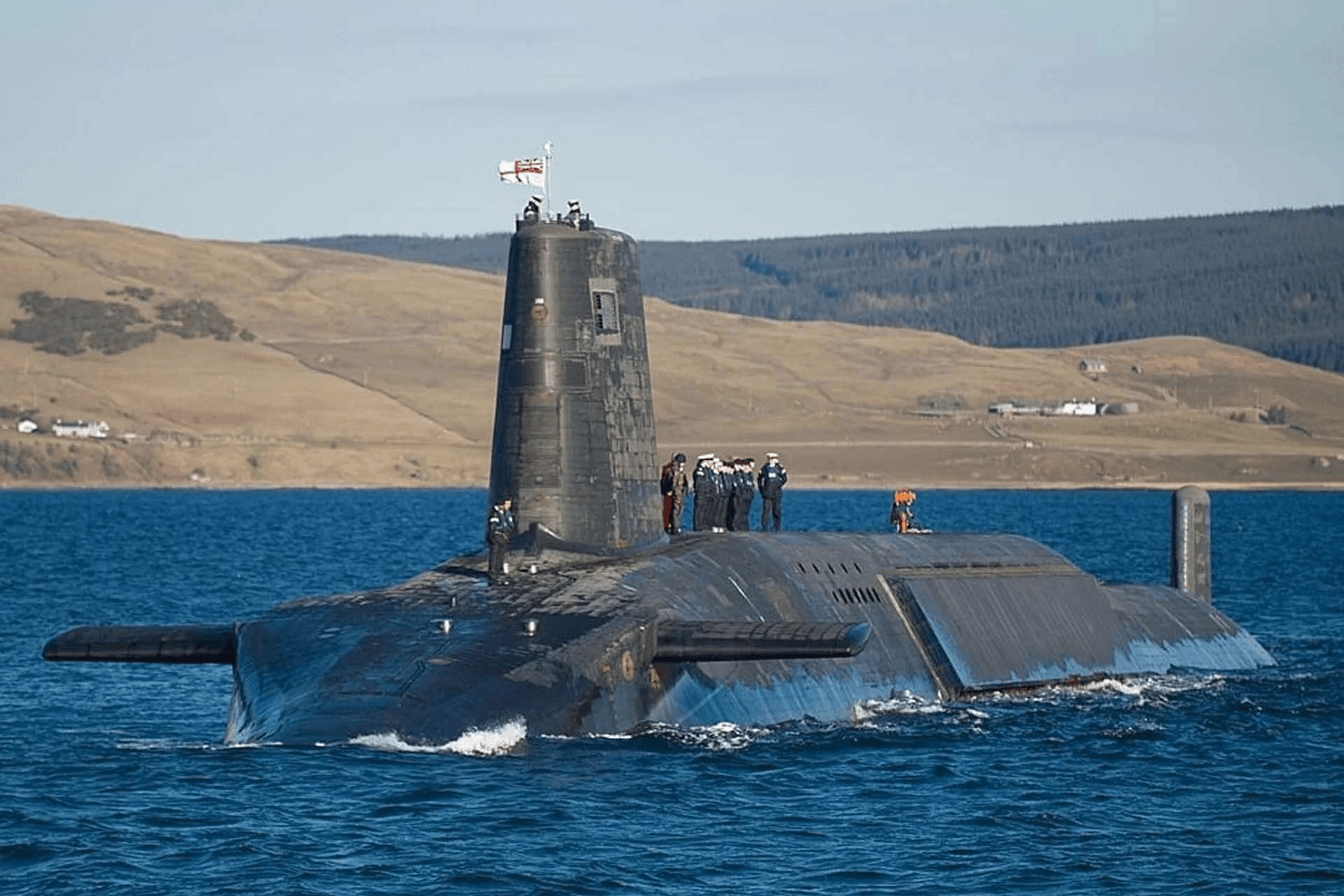 Quân sự thế giới hôm nay (6-10): Tàu ngầm hạt nhân Vanguard trở về sau chuyến tuần tra dài hơn 200 ngày