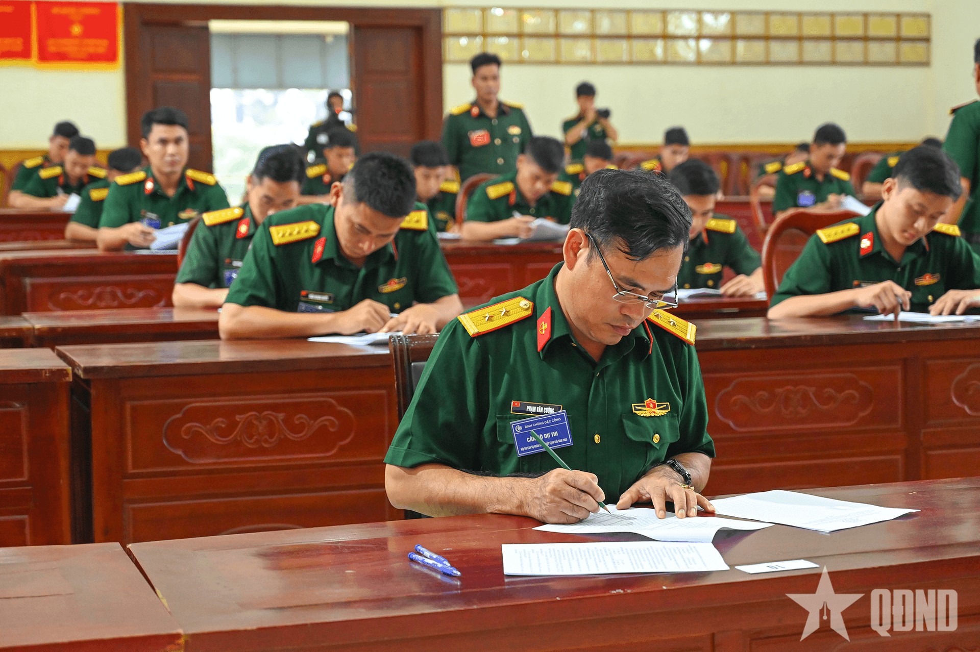 Binh chủng Đặc công thi cán bộ huấn luyện điều lệnh giỏi